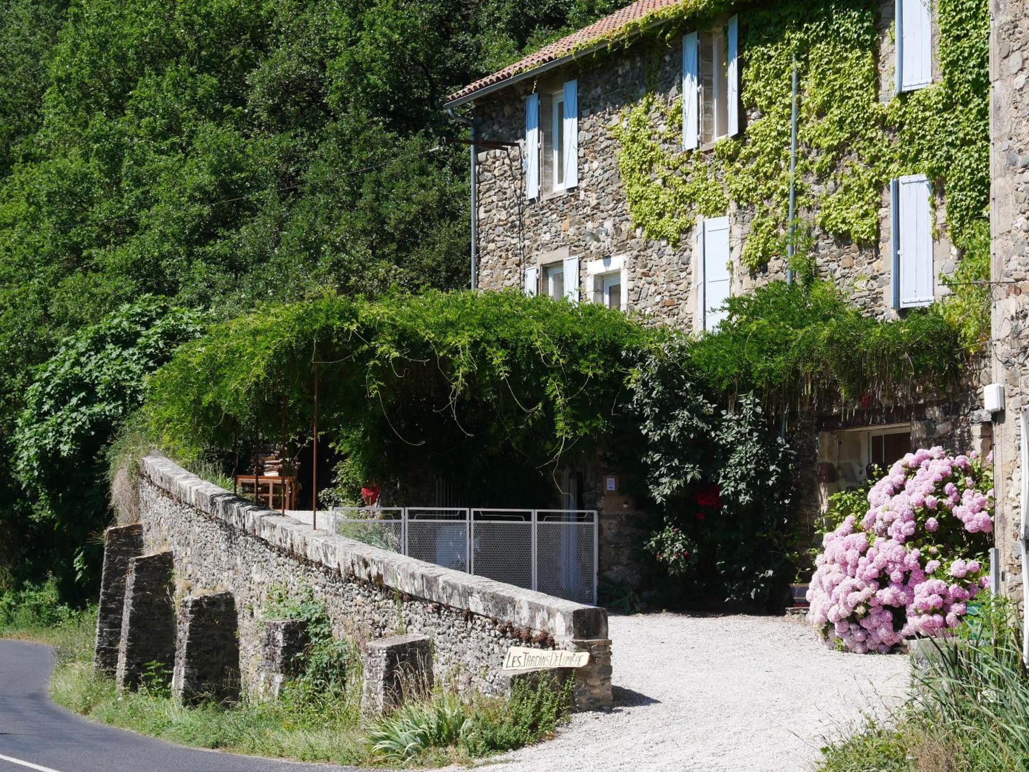 Les Jardins De Lumiere Bed & Breakfast Brusque ภายนอก รูปภาพ