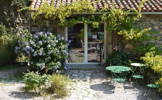 Les Jardins De Lumiere Bed & Breakfast Brusque ภายนอก รูปภาพ